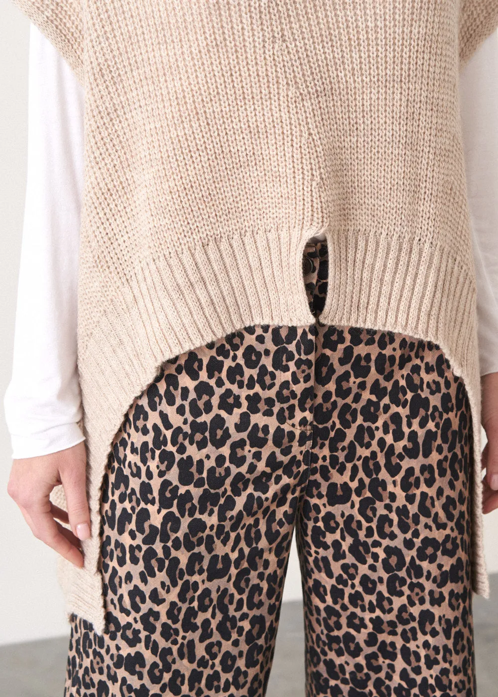 ALANI SLEEVELESS ROLL NECK SWEATER