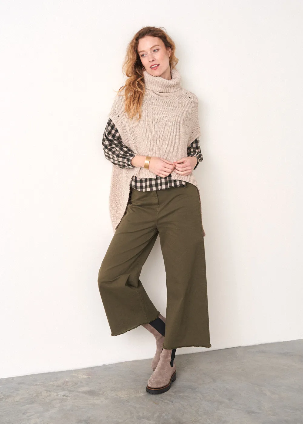 ALANI SLEEVELESS ROLL NECK SWEATER