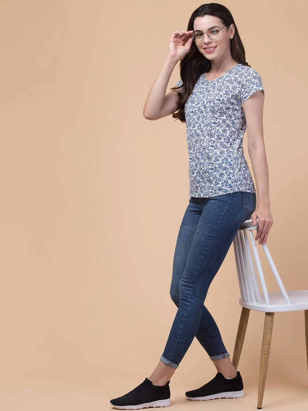 Elegant White Floral Printed T-Shirt