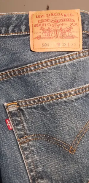 Levi's 501 - 32"x30" Made in Canada red tab