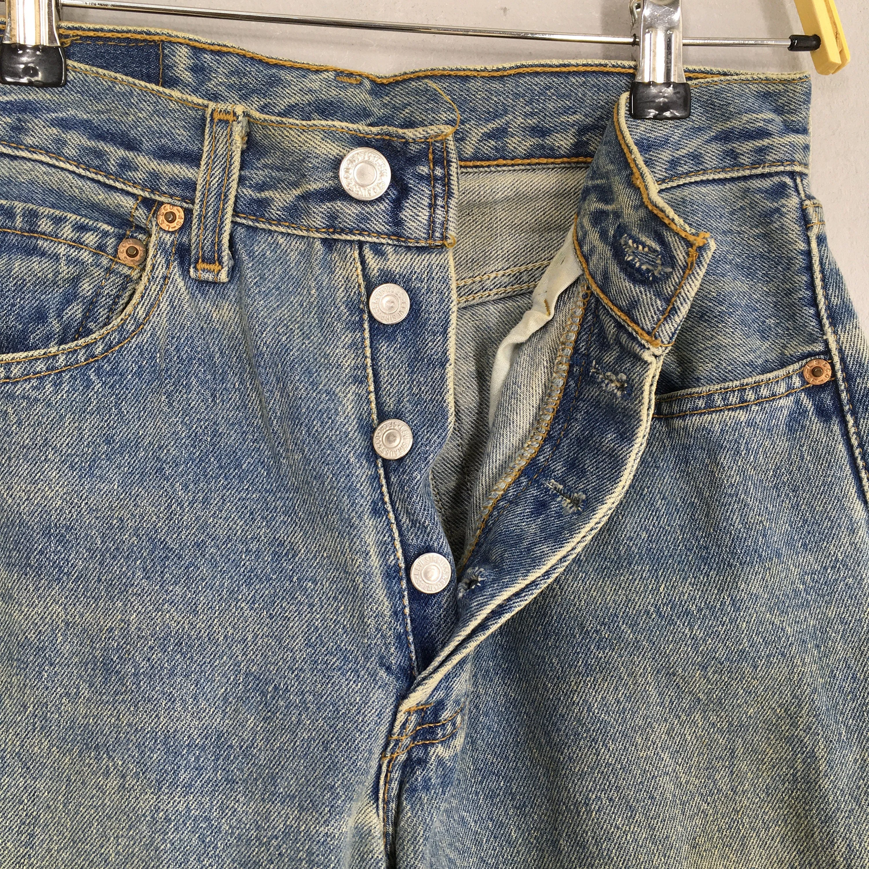 Levi's 501 Light Wash Blue Jeans Size 27x32