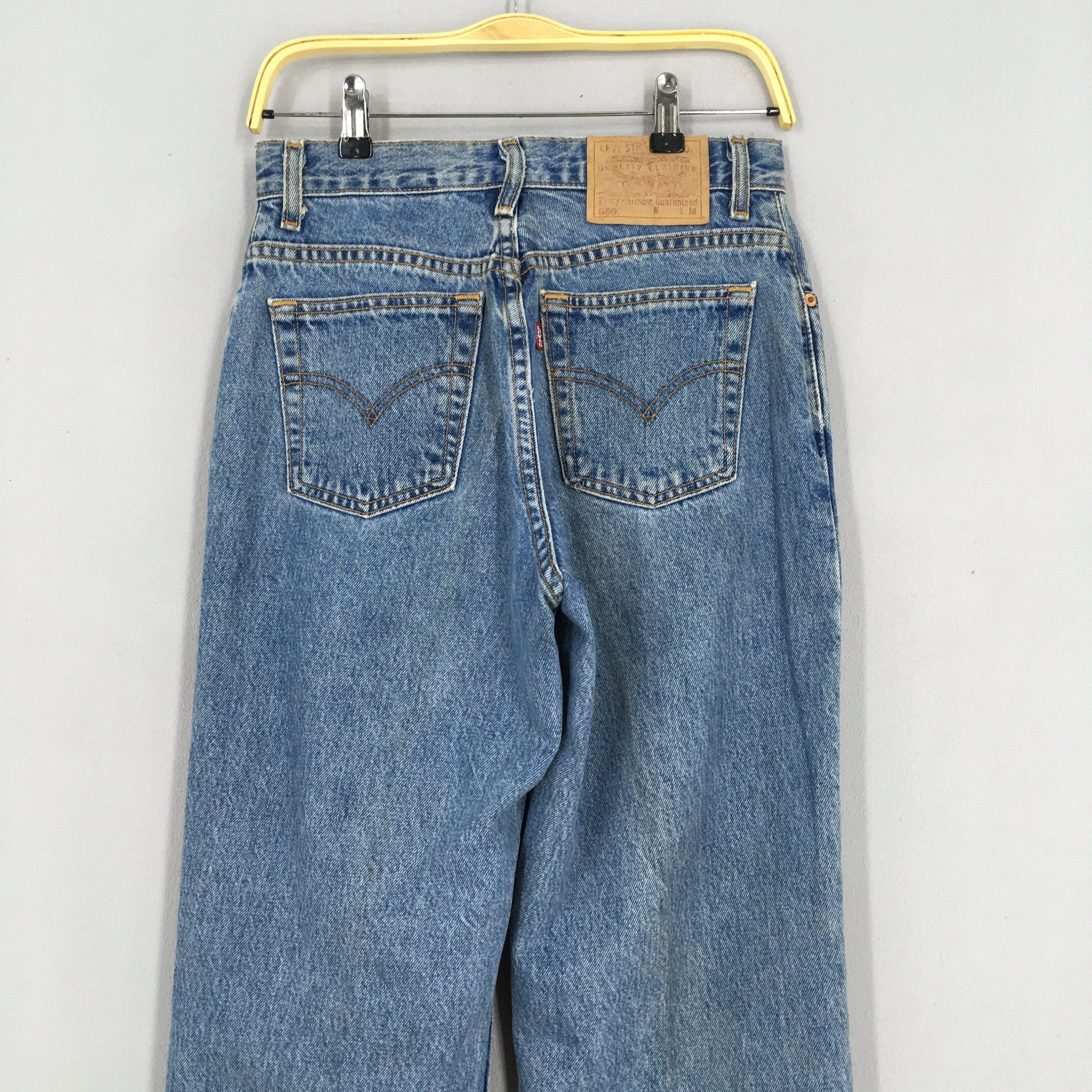 Levi's 550 Jeans Relaxed Fit Size 26x30.5
