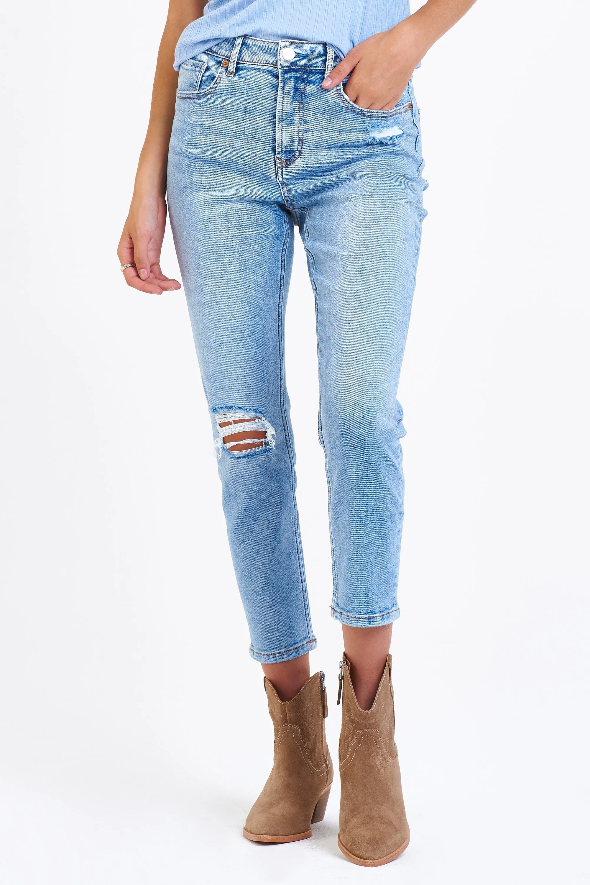 ROXIE SUPER HIGH RISE CROPPED MOM JEANS STARLITE