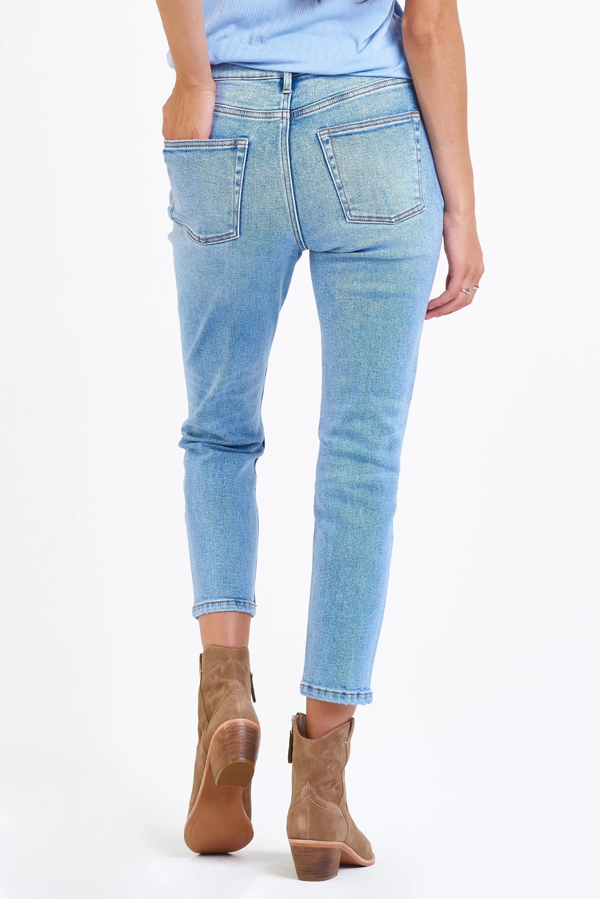ROXIE SUPER HIGH RISE CROPPED MOM JEANS STARLITE