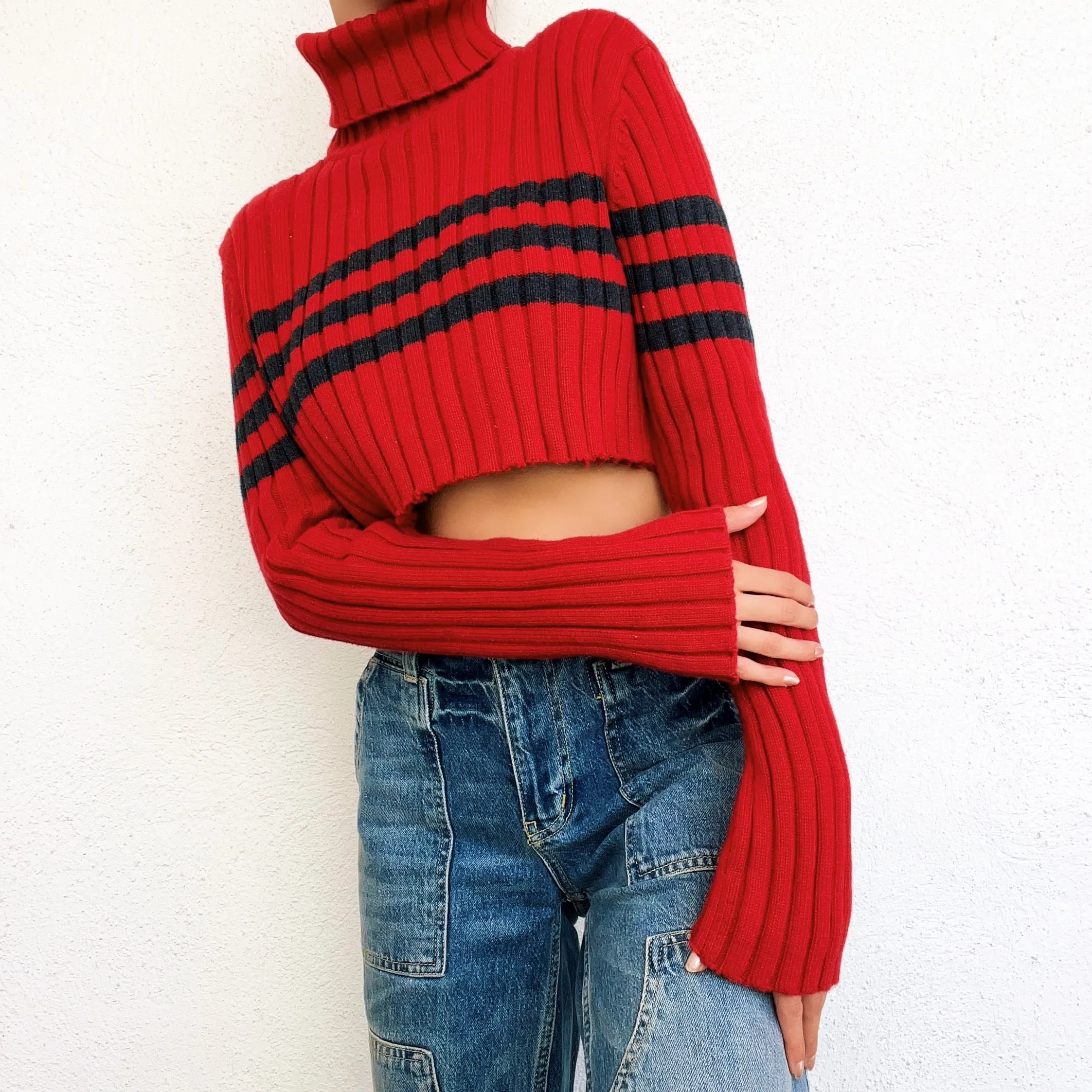 Sporty Red Cropped Turtleneck Sweater (M/L)