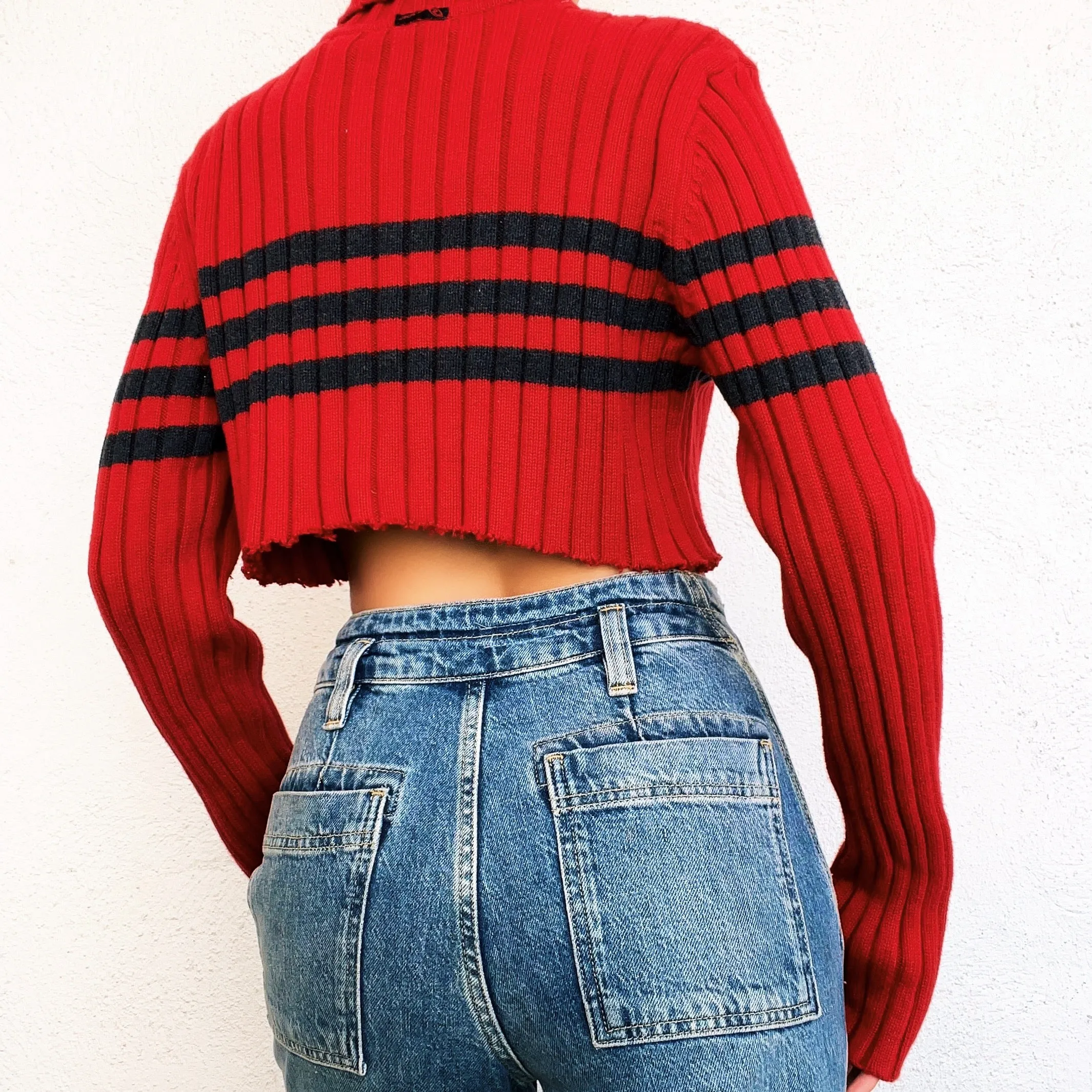 Sporty Red Cropped Turtleneck Sweater (M/L)