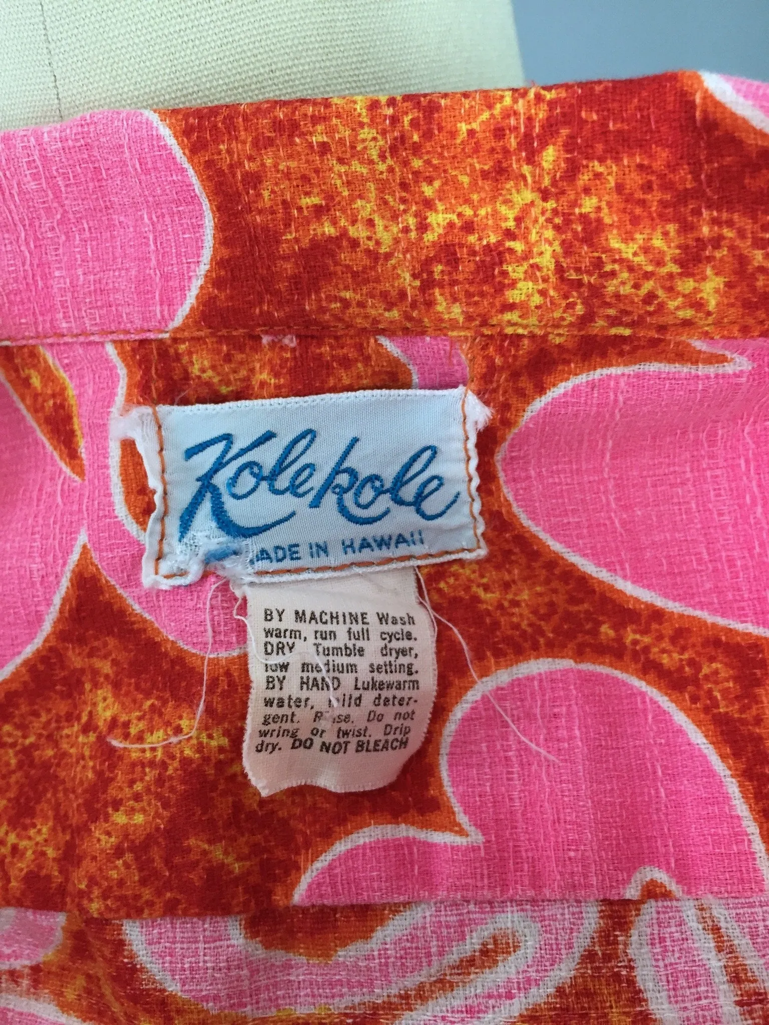 Vintage 1960s Kole Kole Hawaiian Shirt in Pink and Orange Floral Print Batik